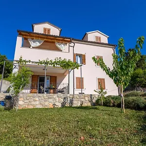 Horvat Apartment